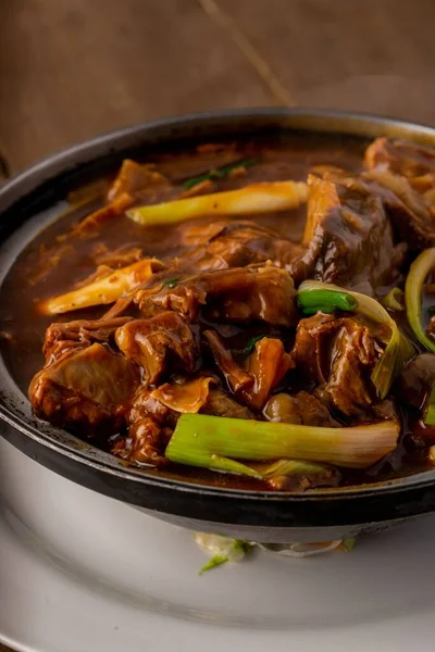Vertical Closeup Shot Mongolian Beef Green Onions Pan — Stock Photo, Image