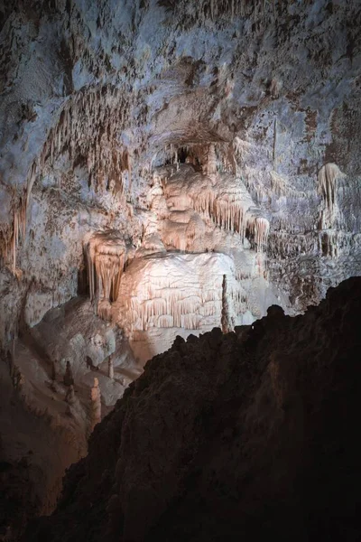Κάθετη Λήψη Των Σπηλαίων Frasassi Στην Ιταλία Ευρώπη — Φωτογραφία Αρχείου