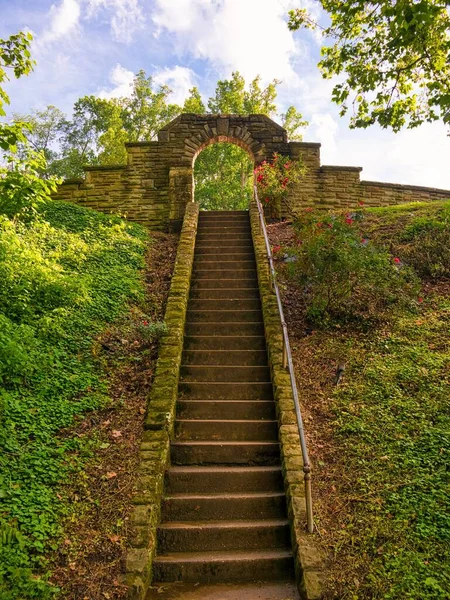 Uma Escadaria Velha Com Arco Topo — Fotografia de Stock