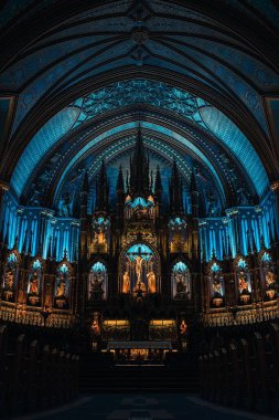 Montreal 'in Notre-Dame Bazilikasının eski bir iç mekanı.