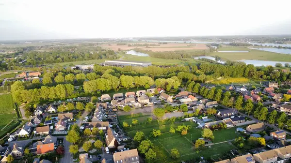 Vista Volo Uccello Quartiere Residenziale Immerso Nel Verde — Foto Stock