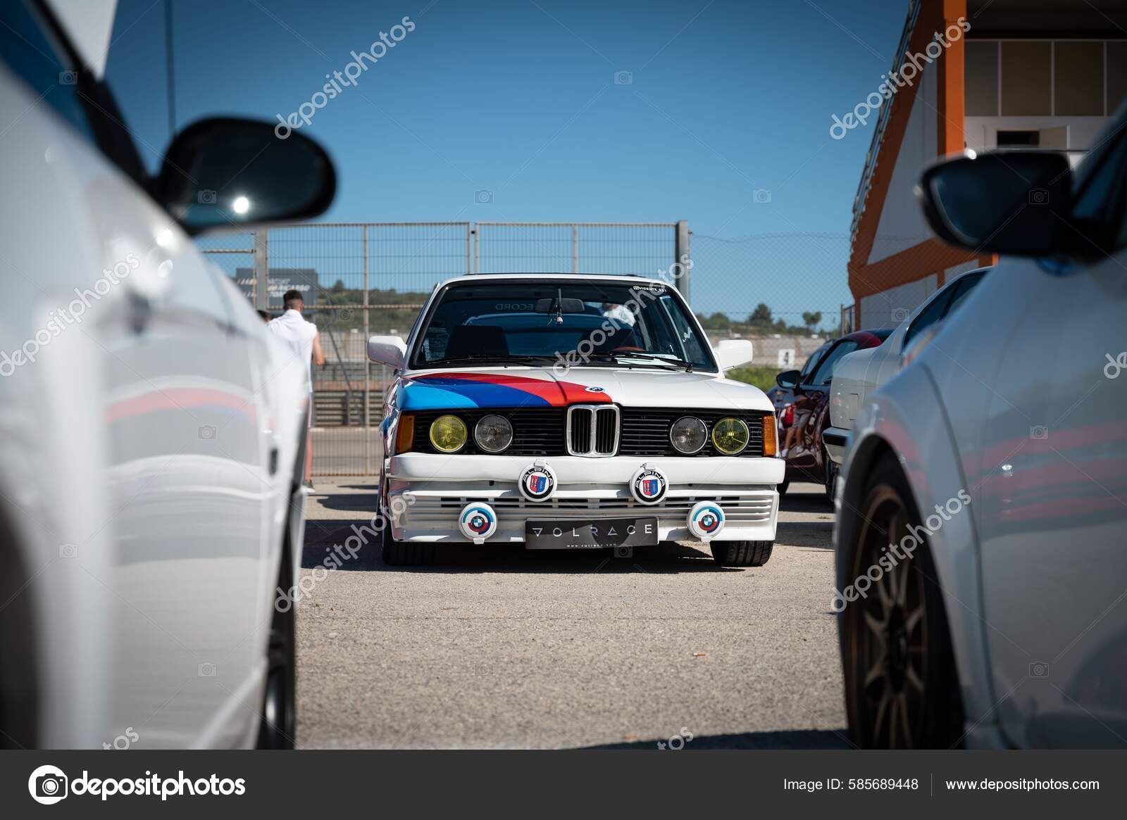 Bmw E21 Alpina          wirestockcreators 585689448
