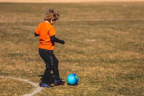 Young Boy Getting Ready Hit Ball Youth Spring Soccer Games — Stock Photo, Image