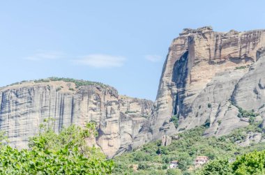 Yunanistan 'ın Kalambaka kentinden Meteora Dağı' nın panoramik görüntüsü