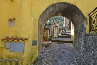 Scalea 'da dar bir sokak, Calabria bölgesinde eski bir köy, İtalya