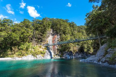 Wanaka, Otago, Güney Adası, Yeni Zelanda 'daki Mavi Havuz manzaralı bir fotoğraf.