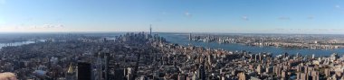 ABD 'de bulutsuz mavi gökyüzü altında New York' un panoramik bir görüntüsü.