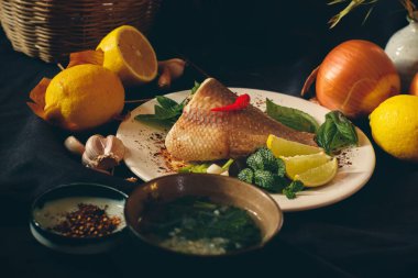 Kamboçya 'nın geleneksel ve kültürel yemeklerinden biri olan Sngor chruak sach trei veya Khmer Lime ve Fish Soup Sgnor Trey