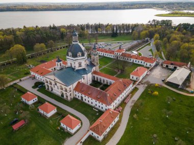 Litvanya 'nın Kaunas kentindeki Pazaislis manastırına kuş bakışı bir bakış.