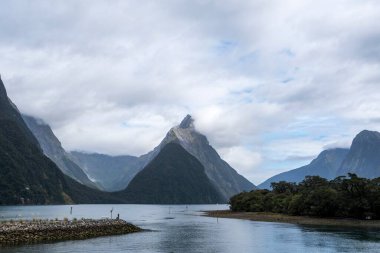 Güney Adası, Yeni Zelanda 'daki Milford Sound' un güzel bir görüntüsü.