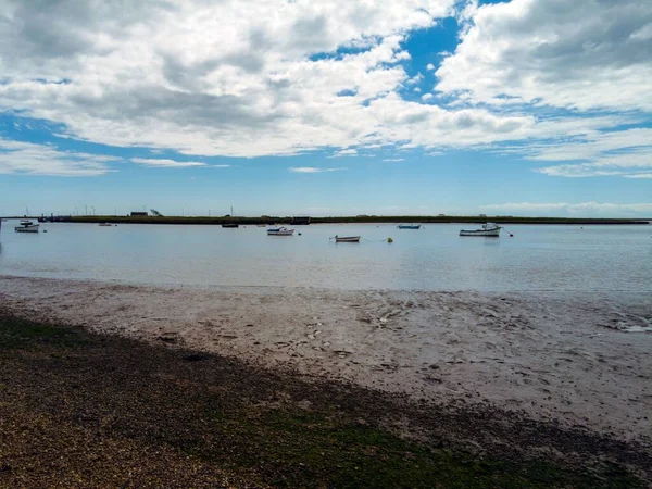 Uma Vista Panorâmica Rio Alde Suffolk Inglaterra Passando Por Snape — Fotografia de Stock