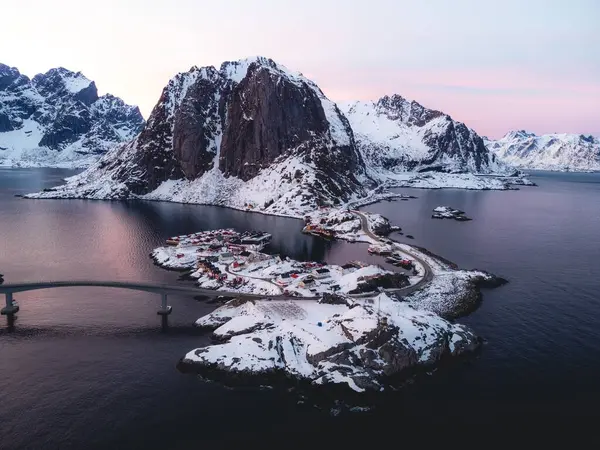 Uno Scatto Aereo Delle Montagne Dell Isola Lofoten Inverno — Foto Stock