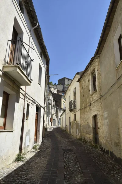 Függőleges Lövés Keskeny Utcában Között Régi Épületek Altomonte Falu Calabria — Stock Fotó