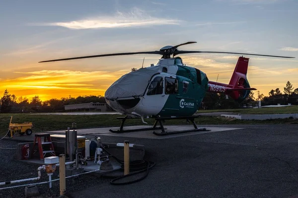 석양에 아름다운 하늘을 스타르 헬리콥터 에버렛 워싱턴주 — 스톡 사진