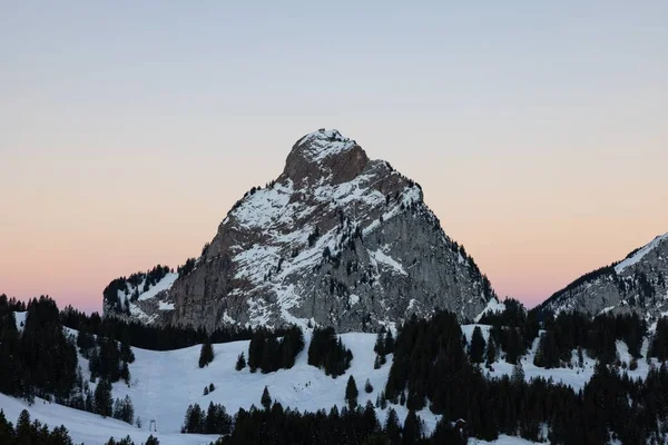 Paisaje Montañoso Nevado Campo Bajo Cielo Despejado —  Fotos de Stock