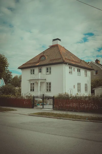 Vue Une Maison Traditionnelle Stockholm Suède Par Une Journée Nuageuse — Photo