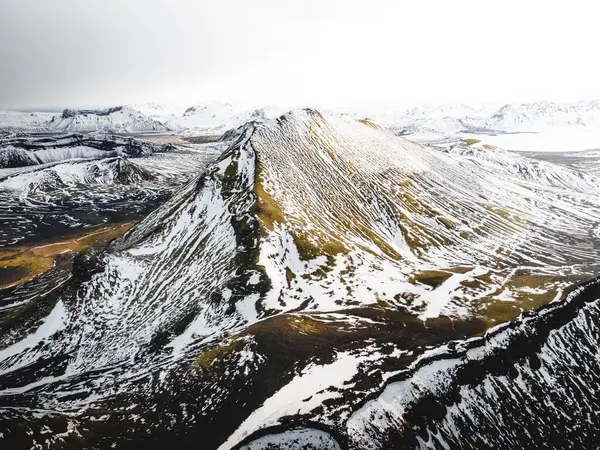 Eine Riesige Winterlandschaft Auf Dem Land Unter Weißem Himmel — Stockfoto