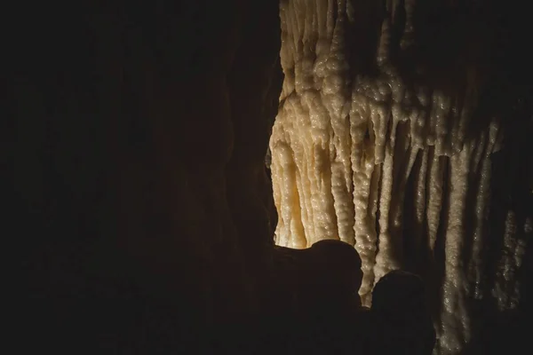 Speleothems Ciemnym Tle Jaskinie Frasassi Genga Włochy — Zdjęcie stockowe