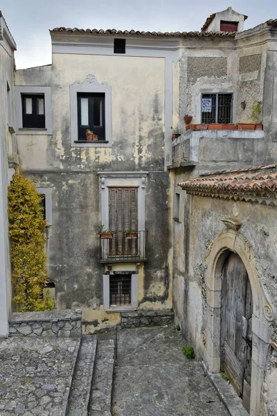 Una Calle Estrecha Rodeada Antiguas Casas Piedra Scalea — Foto de Stock