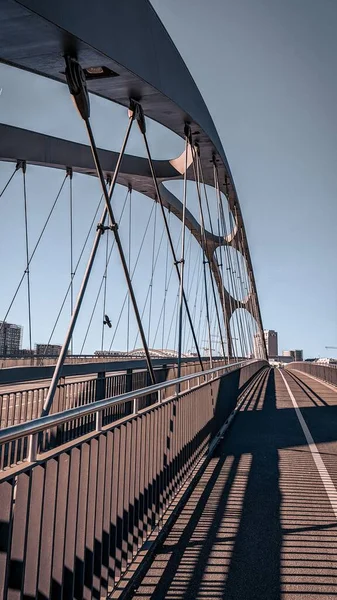Plano Vertical Puente Moderno Una Ciudad — Foto de Stock