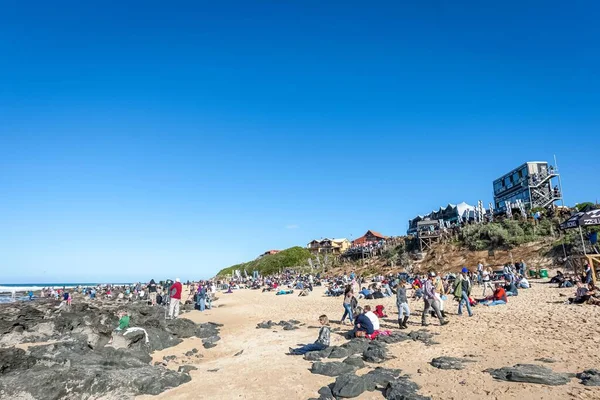 Der Strand Voller Zuschauer Beim World Asp Surfing Event Bei — Stockfoto