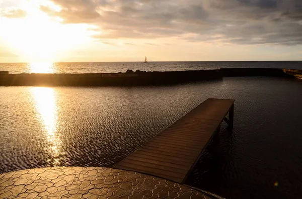 Zonsopgang Een Pier Boven Atlantische Oceaan Tenerife Canarische Eilanden Spanje — Stockfoto