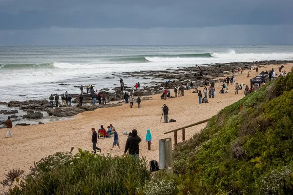 Praia Cheia Espectadores Assistindo World Asp Surfing Event Super Tubes — Fotografia de Stock
