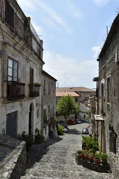 이탈리아 칼라브리아 지역의 스칼라 마을에 사이의 거리를 수직으로 — 스톡 사진