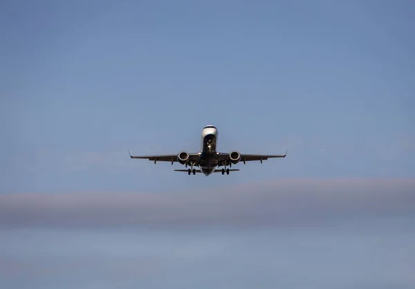 Das Flugzeug Fliegt Den Blauen Himmel Winthrop Vereinigten Staaten — Stockfoto