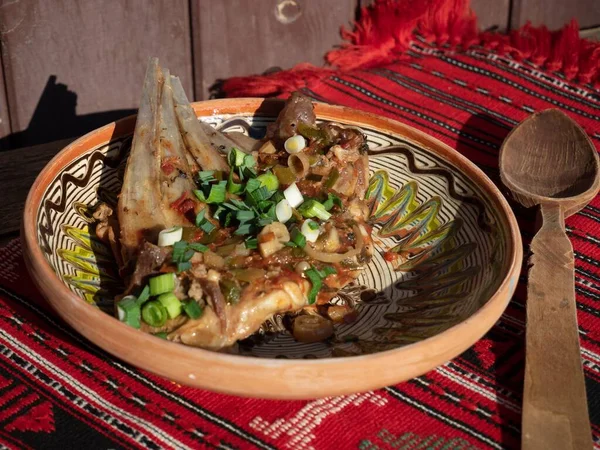 Primer Plano Filete Cordero Tazón Madera Sobre Una Mesa Pascua — Foto de Stock