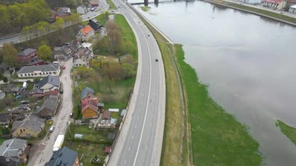 Съемка Воздушного Беспилотника Моста Витовта Великого Через Реку Неман Каунасе — стоковое видео