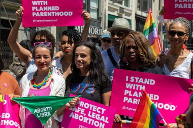 Alexis McGill Johnson, 26 Haziran 2022 'de NYC' deki Onur Yürüyüşü Aile Planlaması CEO 'su.