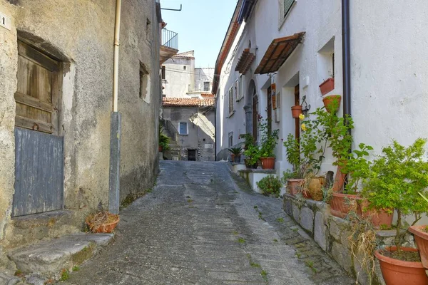 Uma Vista Panorâmica Uma Rua Estreita Casas Antigas Aldeia Aieta — Fotografia de Stock