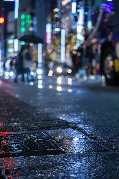 Mělká Ohniska Noční Ulice Deštěm Světlými Odlesky Tokiu — Stock fotografie