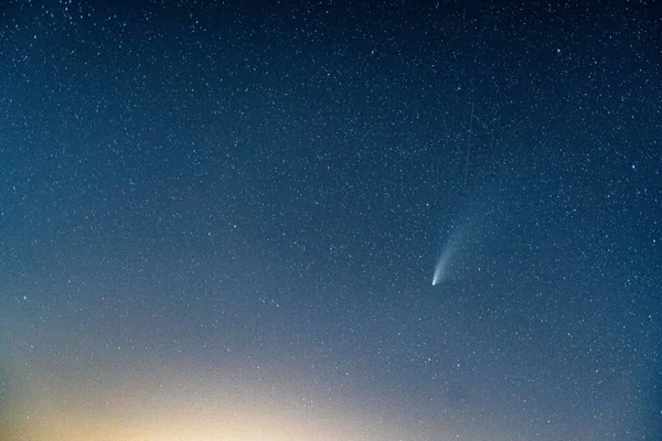 流れ星を持つ魅惑的な夜空 — ストック写真
