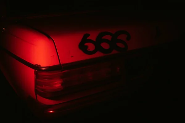 Červený Filmový Záběr Veteránského Auta 666 Postřikem Kufr — Stock fotografie
