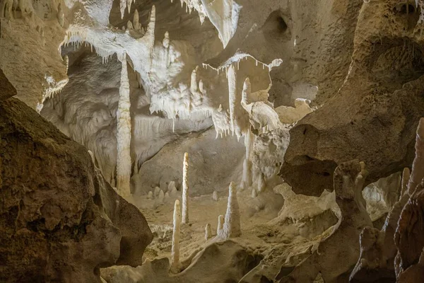 Una Hermosa Toma Del Kárstico Las Cuevas Frasasassi Italia — Foto de Stock