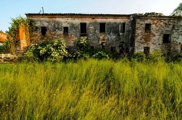 Ruinas Vista Viejo Edificio Abandonado —  Fotos de Stock