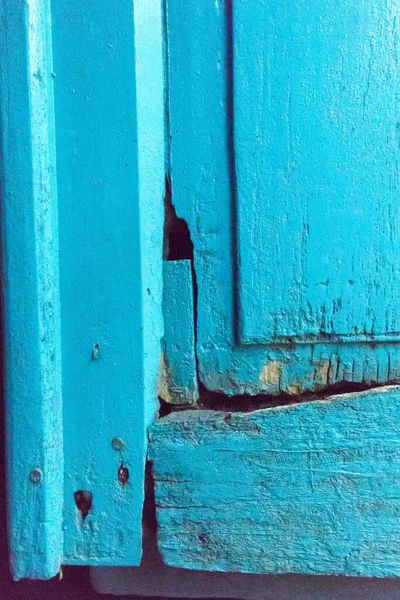 Çürümüş Ahşap Bir Kapının Fotoğrafı Yağmur Suyundan Zarar Görmüş — Stok fotoğraf