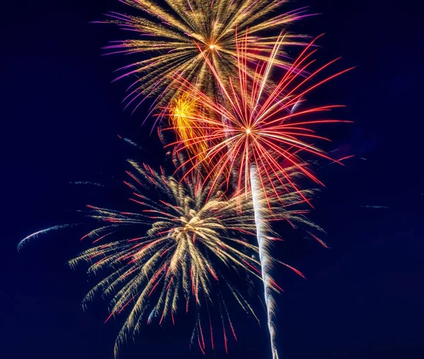 Das Schöne Feuerwerk Nachthimmel Perfekt Für Den Hintergrund — Stockfoto