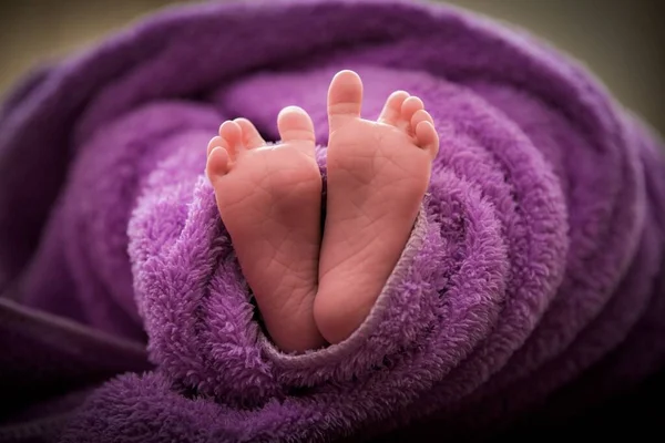 Eine Nahaufnahme Neugeborener Babyfüße — Stockfoto