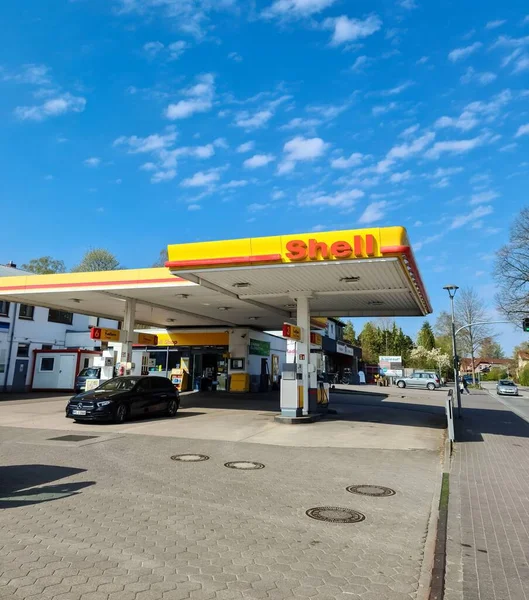 View Shell Plc Company Gas Station Sunny Day — Stock Photo, Image