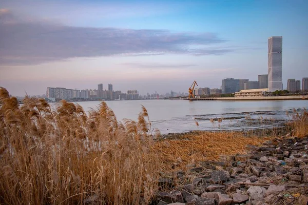 Çin Şangay Şehrinde Huangpu Nehrinin Üzerinde Gün Batımı — Stok fotoğraf