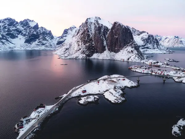Uno Scatto Aereo Delle Montagne Dell Isola Lofoten Inverno — Foto Stock