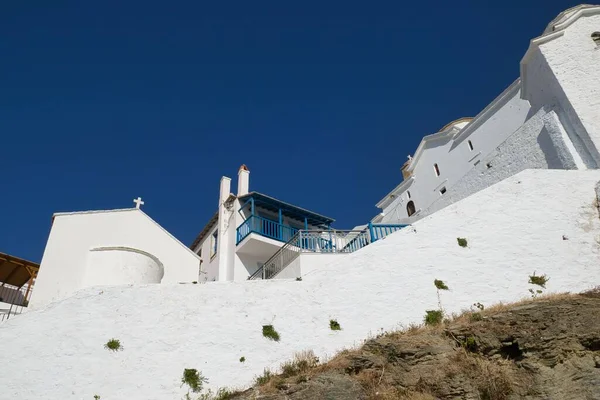Красивая Византийская Белая Церковь Скале Остров Скопелос Греция — стоковое фото