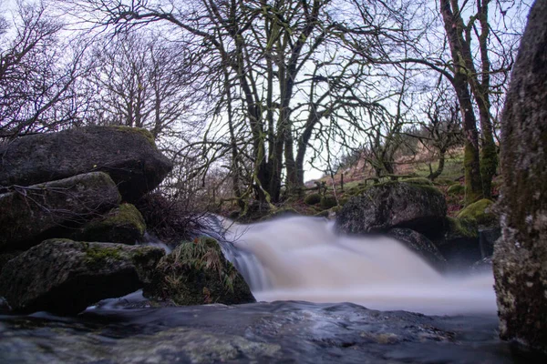 Liten Kaskad Flod Skog England — Stockfoto