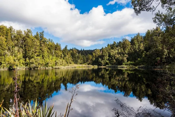 Scenic Shot Calm Waters Lake Matheson South Island New Zealand — Stock Photo, Image