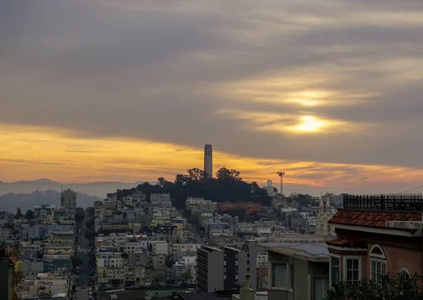 Malebný Pohled Telegraph Hill Při Zataženém Západu Slunce San Franciscu — Stock fotografie