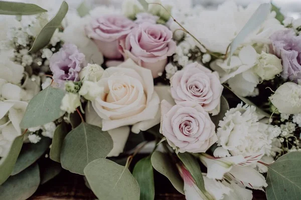 Een Close Uitzicht Een Mooie Roze Roos Bloem Boeket Middenstuk — Stockfoto