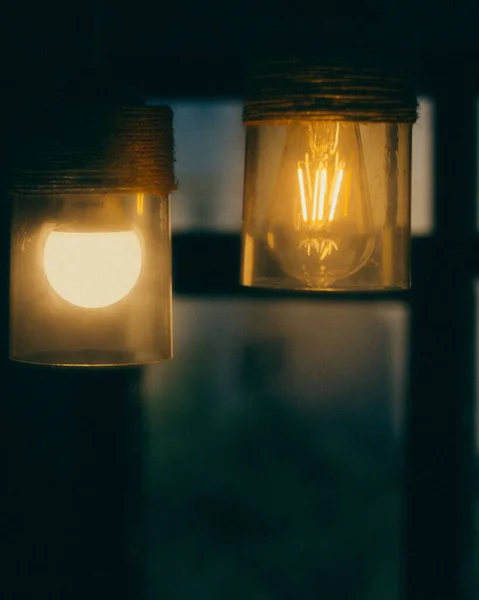 Вертикальний Знімок Лампочок — стокове фото